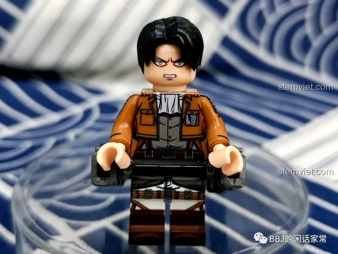 Minifigure Levi Ackerman WM2445 với biểu cảm chiến đấu. Eren Jaeger WM6148 và Levi là một bộ đôi ăn ý.
