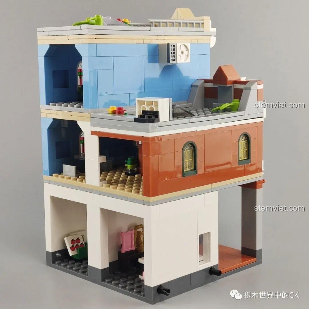 Cận cảnh các cột trụ và chi tiết trang trí của mô hình Phố Cổ Kiến Trúc Qilou WOMA C0336, thể hiện sự tỉ mỉ.