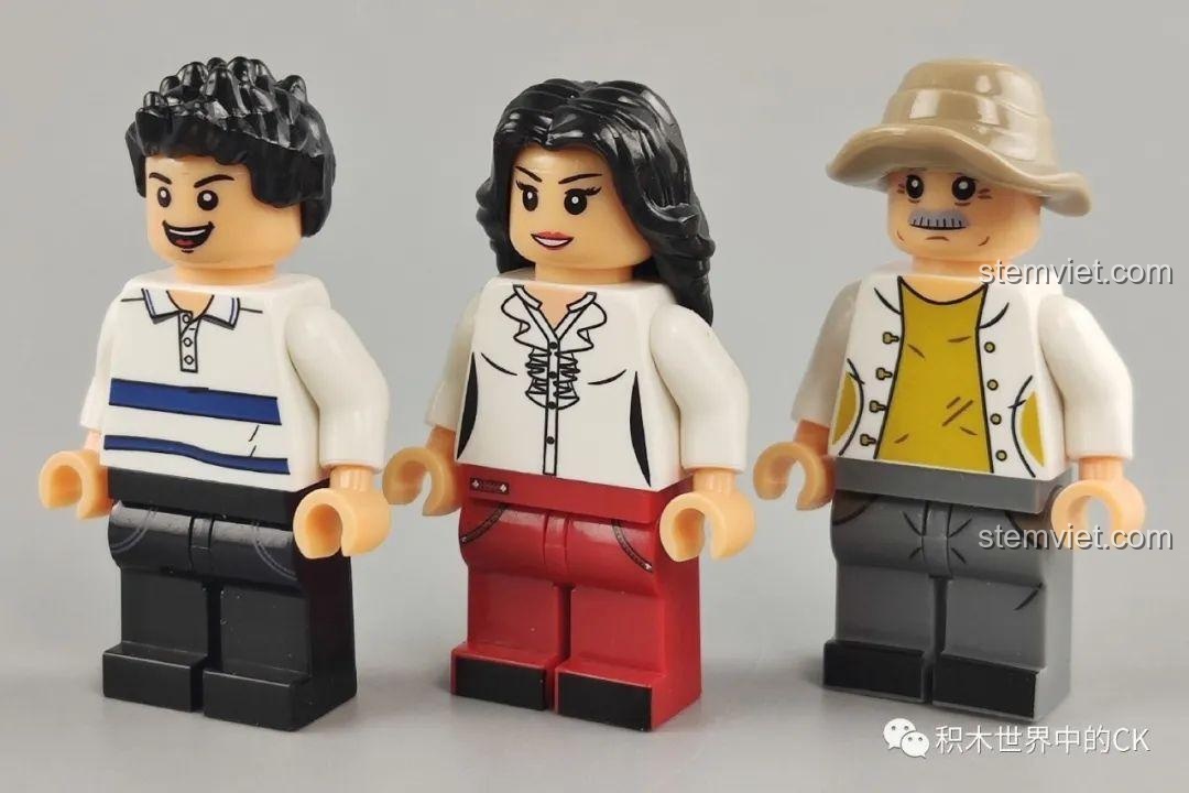 Cận cảnh ba minifigure đi kèm bộ đồ chơi WOMA C0336, với trang phục và biểu cảm sống động.