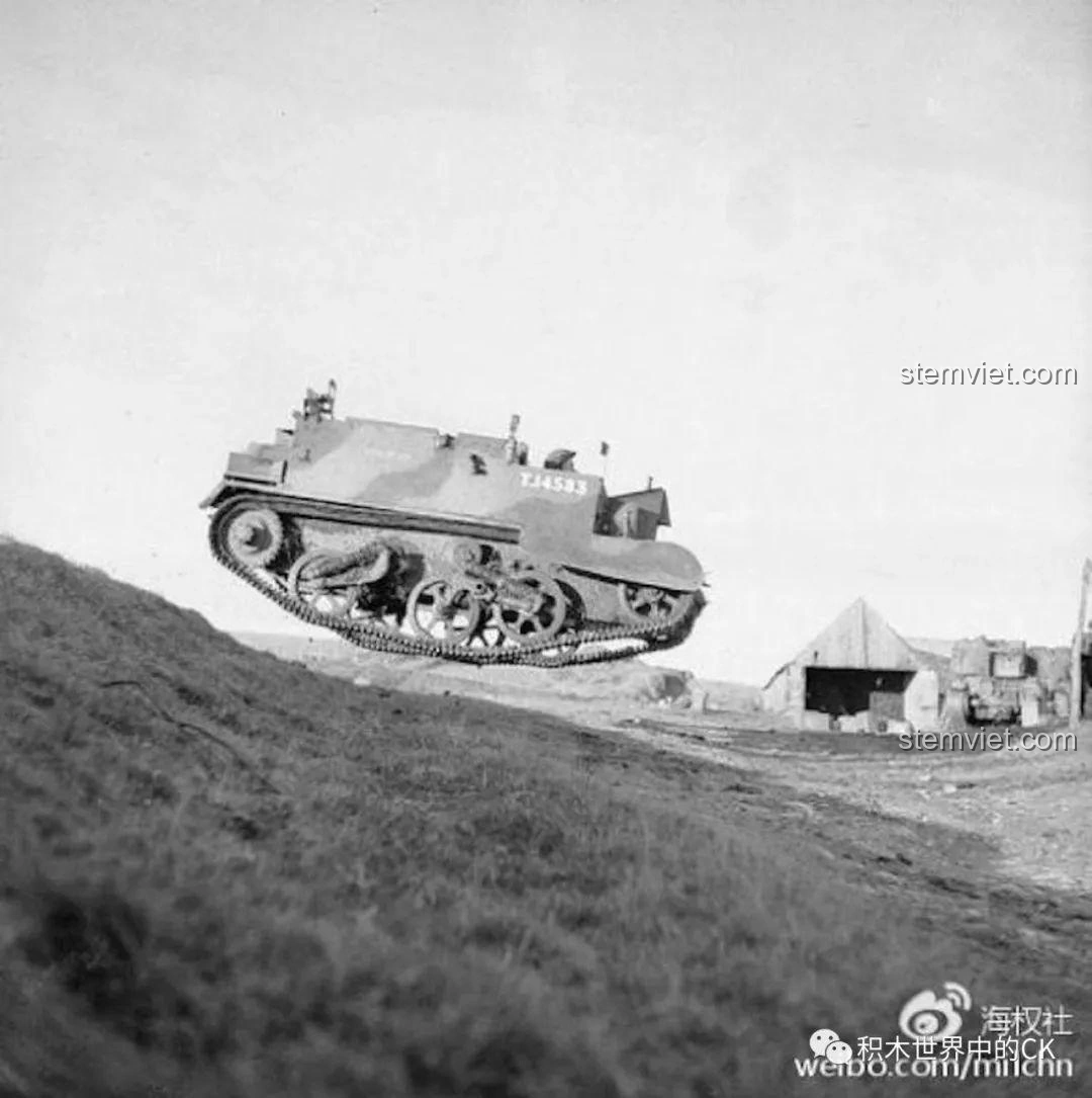 Hình ảnh thực tế xe vận tải Bren Carrier của quân đội Anh, một phương tiện đa năng trong Chiến tranh Thế giới thứ II.