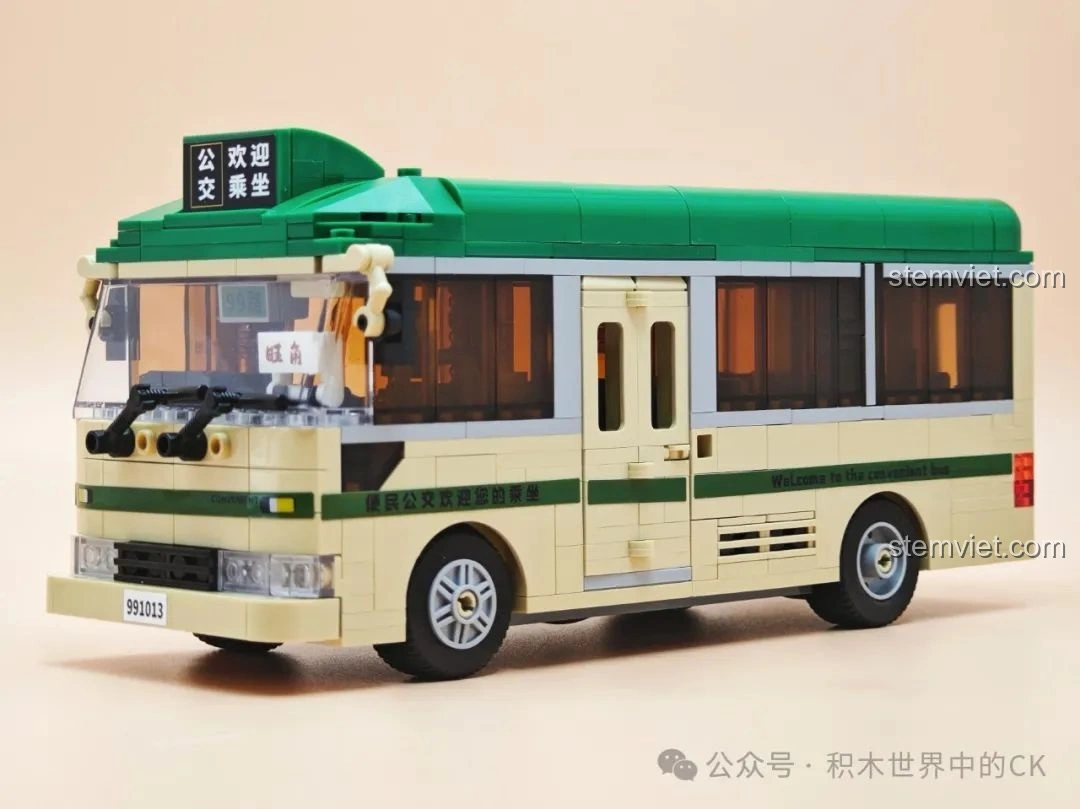 Mô hình ZheGao 991013 Xe Buýt Cổ Điển Hồng Kông nhìn thẳng từ phía trước, với biển số 991013 rõ nét.