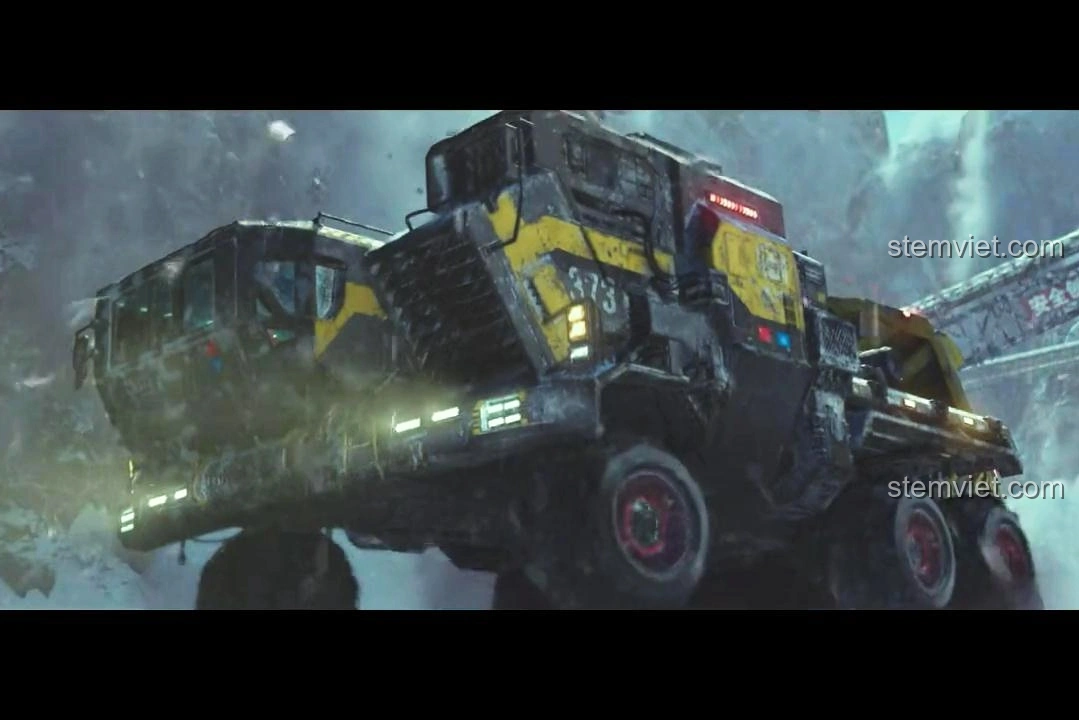 Góc nhìn bên hông của xe vận tải CN373 trong phim Lưu Lạc Địa Cầu, làm nổi bật thiết kế hầm hố và các chi tiết cơ khí.