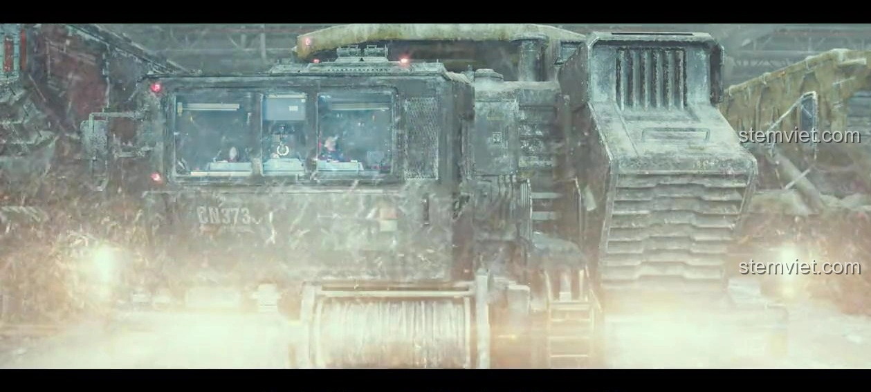Hình ảnh xe vận tải CN373 trong phim Lưu Lạc Địa Cầu, thể hiện thiết kế mạnh mẽ và ấn tượng của phương tiện này.