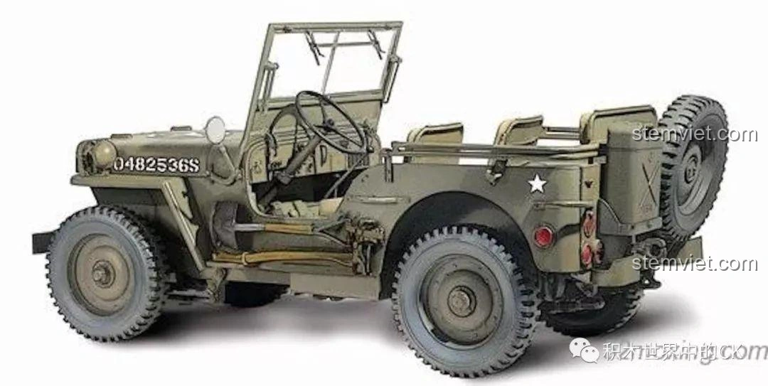 Hình ảnh xe Jeep Willys MB từ phía sau, nổi bật bánh dự phòng và thiết kế chắc chắn, phục vụ quân đội.