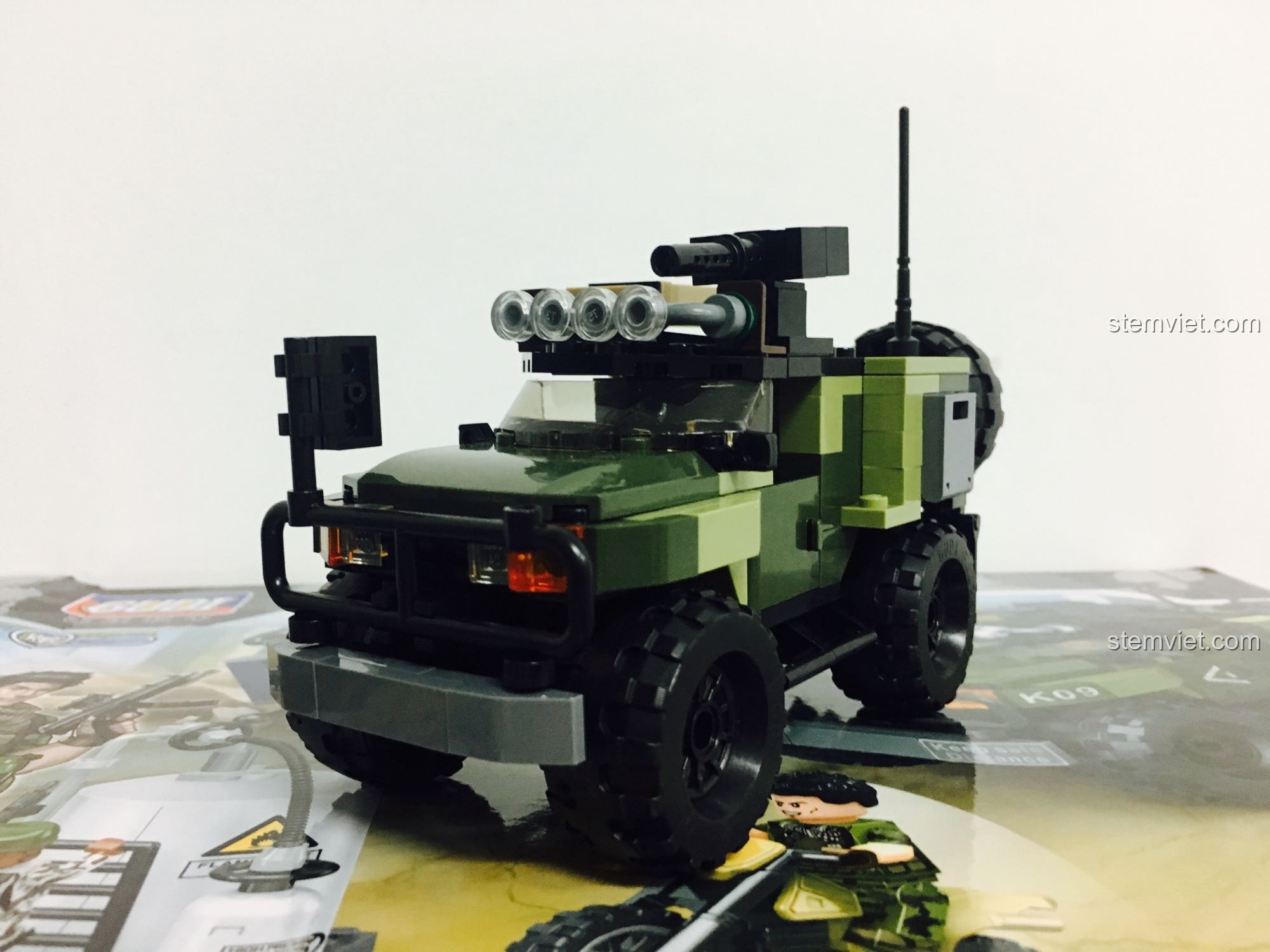 Cận cảnh xe tải quân sự từ bộ GUDI 8034, một Xe tải quân sự GUDI Tiger Action chất lượng cao giá tốt.