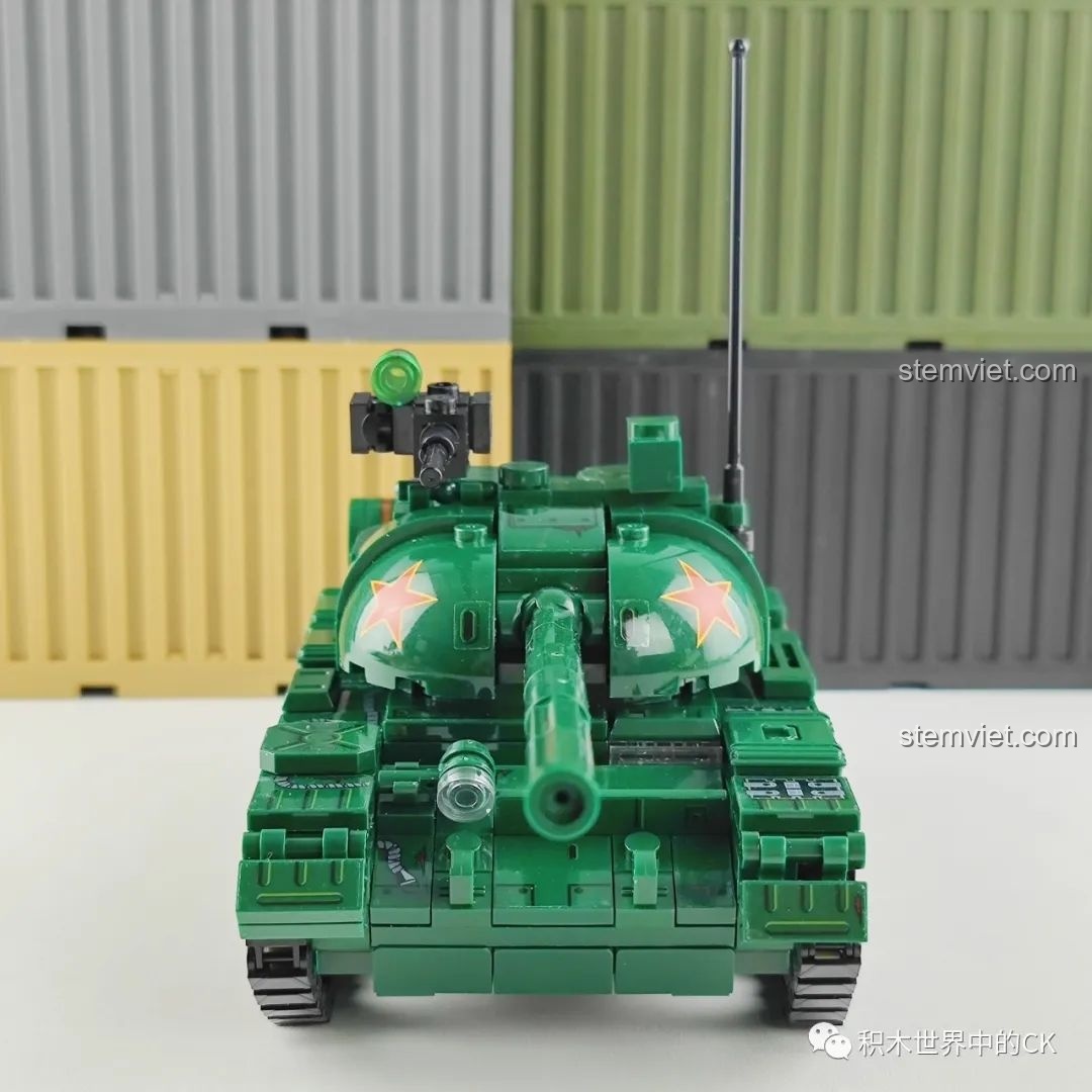 Góc nhìn chính diện của mô hình Xe tăng 59 3105, nổi bật nòng pháo chính và các chi tiết phía trước.