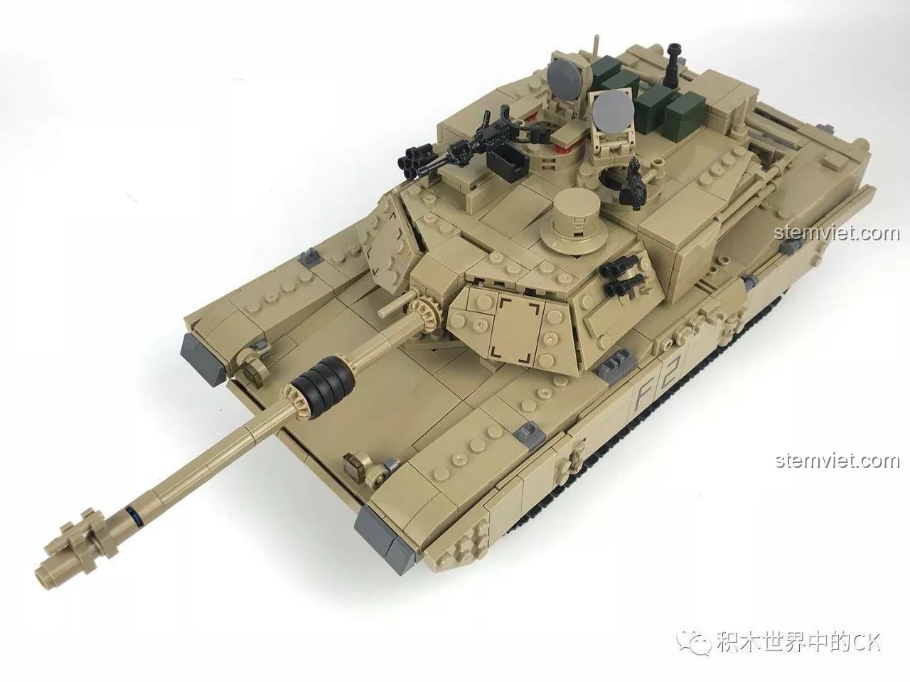 Mô hình xe tăng KAZI KY10000 đã hoàn thiện sau khi lắp xong các chi tiết từ túi số 5.