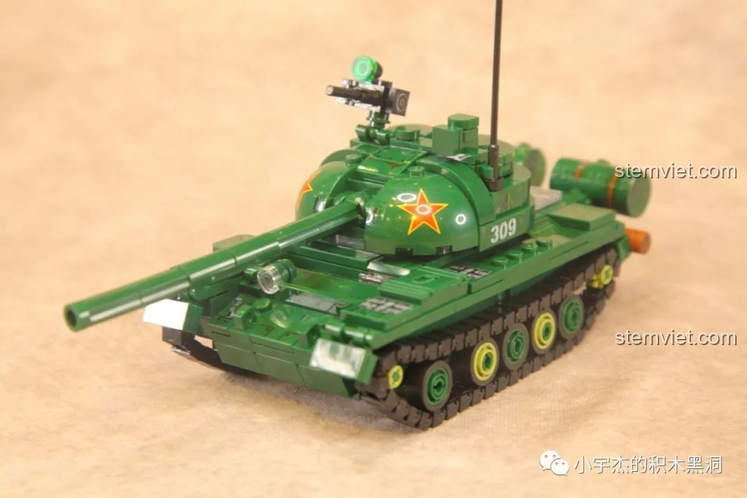 Góc nhìn chính diện của mô hình xe tăng Type 59 SEMBO 203105, thể hiện sự mạnh mẽ.