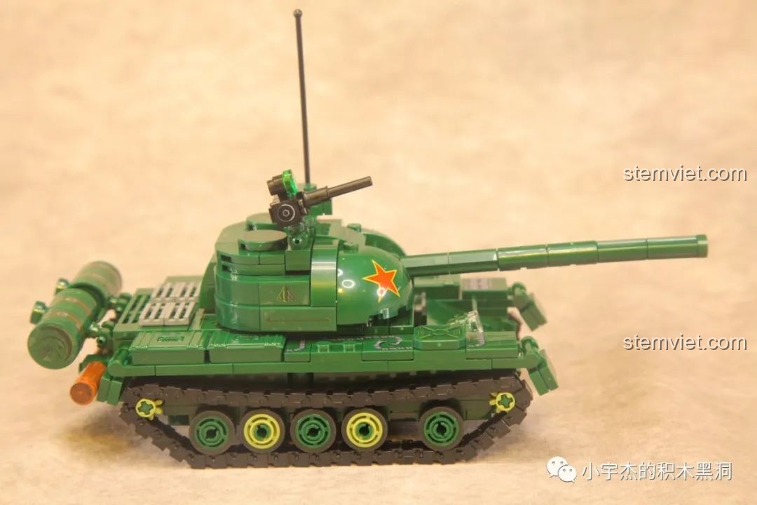 Góc nhìn từ trên xuống của mô hình xe tăng Type 59 SEMBO 203105, chi tiết nóc xe.