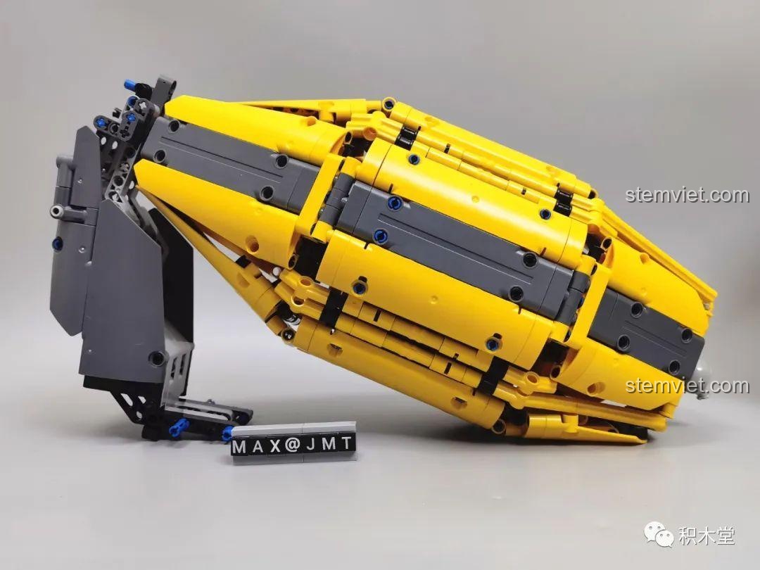 Góc nhìn từ trên xuống của mô hình Xe Trộn Bê Tông Tycole T4005, thể hiện tổng thể cấu trúc.