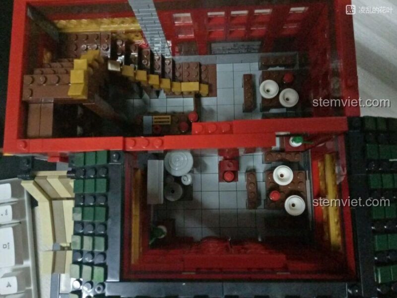Toàn cảnh bộ xếp hình Tụ Hiền Tửu Lâu XINGBAO 01002 sau khi hoàn thành, một mô hình kiến trúc ấn tượng.