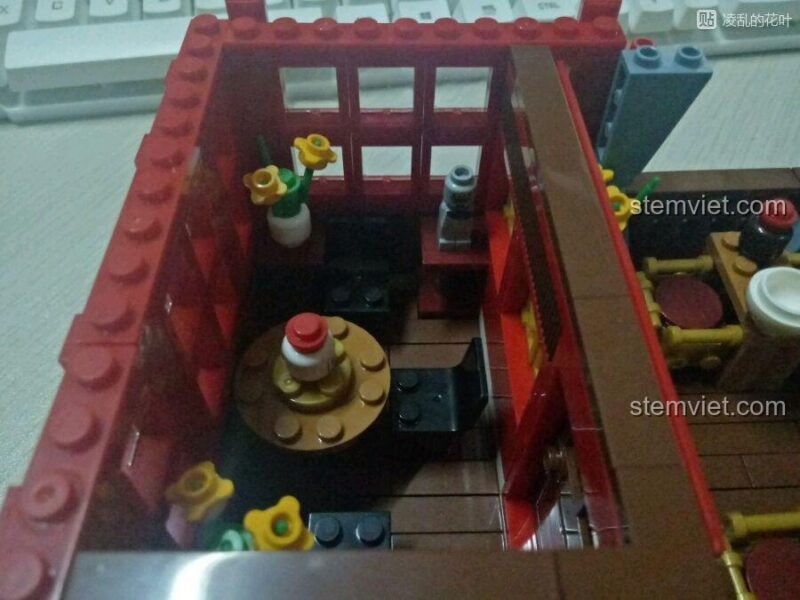 Hướng dẫn cách lắp ráp ghế trong bộ đồ chơi XINGBAO Tụ Hiền Tửu Lâu, thể hiện sự khéo léo trong thiết kế.