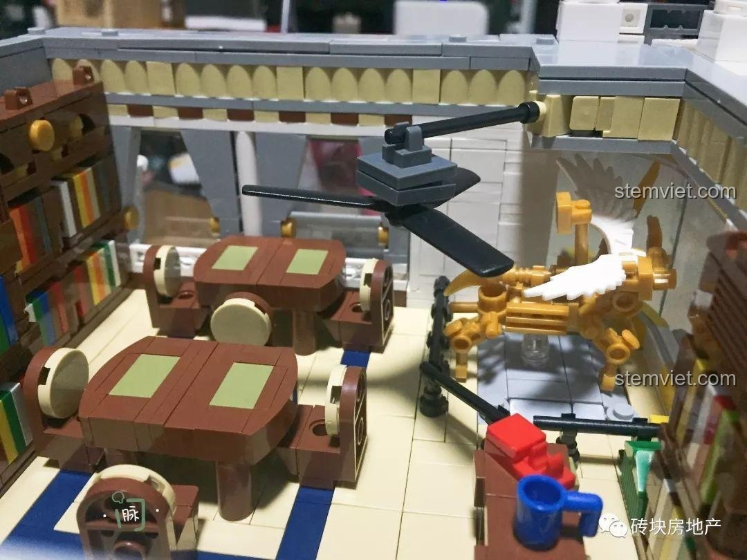 Các minifigures đi kèm bộ đồ chơi xây dựng Tòa nhà mô-đun Xingbao XB-01006.