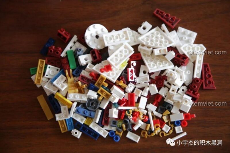 Các túi chi tiết cho bước lắp ráp cuối cùng, tạo phần mái che sặc sỡ cho đồ chơi xếp hình XINGBAO.