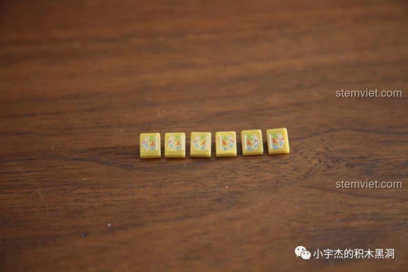 Rất nhiều mảnh ghép nhỏ đầy màu sắc để tạo nên phần mái che rực rỡ của bộ đồ chơi mô hình XB-01107.