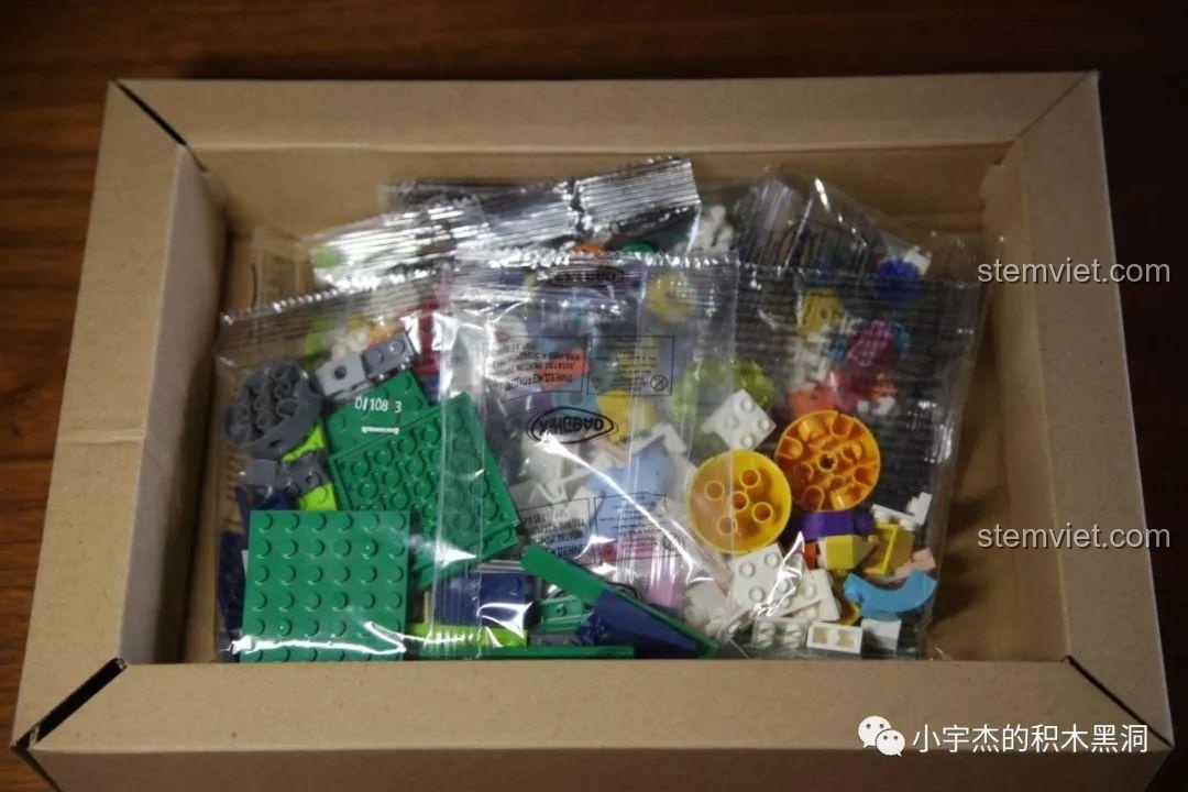 Mở hộp bộ lắp ráp Vòng quay Bạch tuộc Xingbao, các túi chi tiết bên trong.