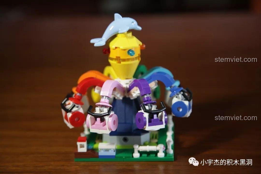 Mô hình Đu quay Bạch tuộc Xingbao XB-01108 hoàn chỉnh, màu sắc tươi tắn.