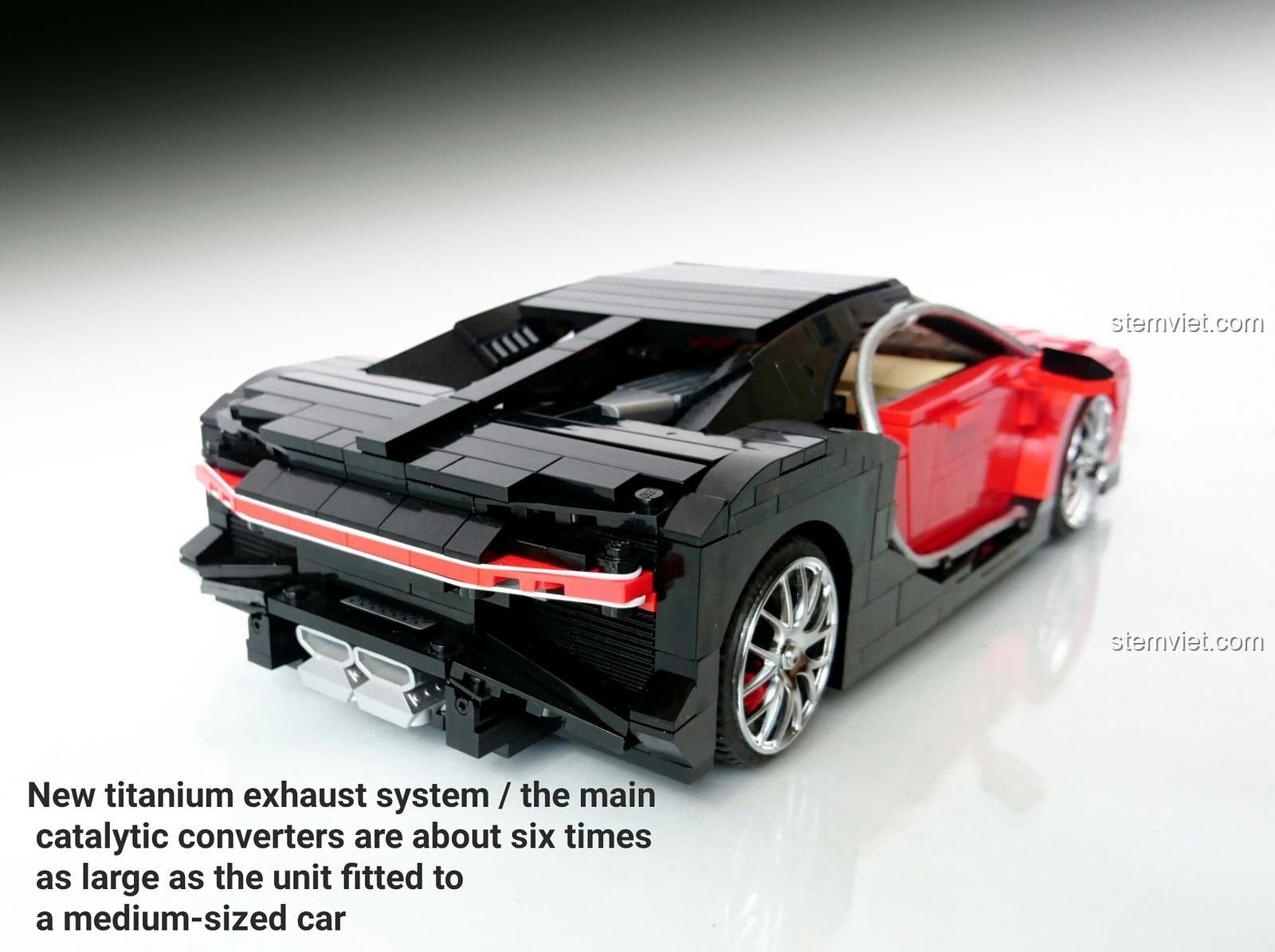 Xe thể thao Bugatti Chiron Xingbao với cánh gió sau đang được nâng lên, thể hiện tính năng khí động học.