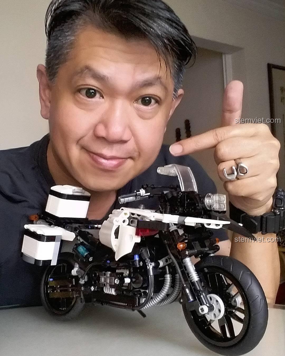 Mô tô Cảnh sát BMW F700 GS Rallye XB03019, ảnh review người dùng thể hiện kích thước thực tế, đồ chơi lắp ráp chất lượng cao, đáng tiền.