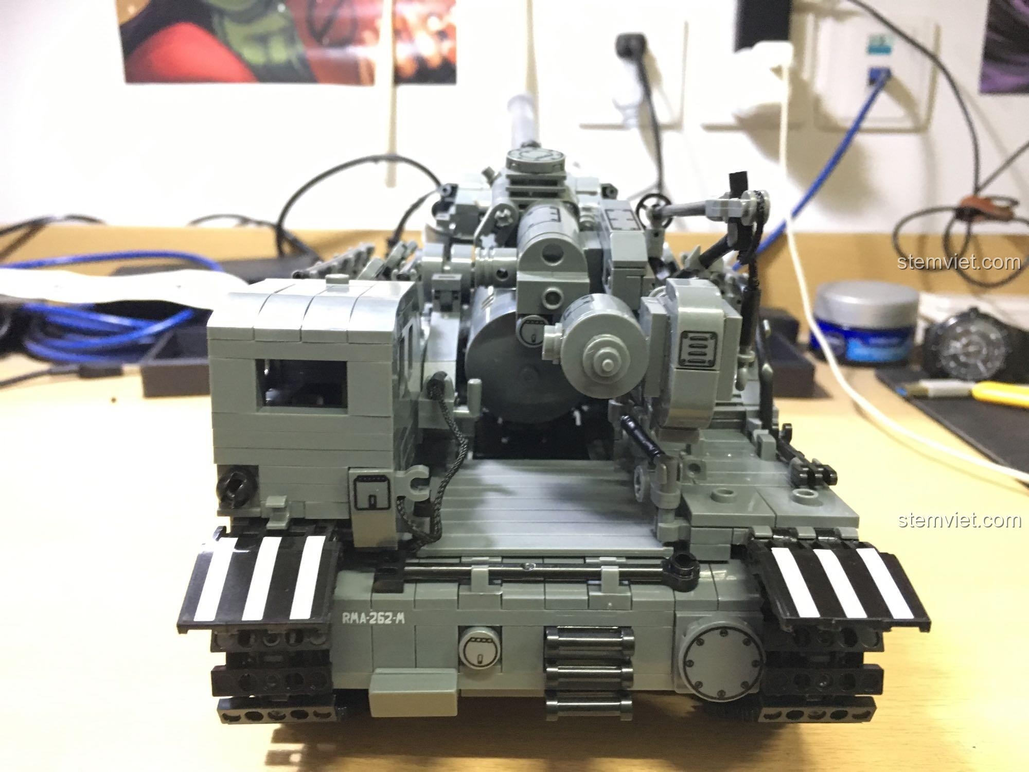 Góc nhìn cận cảnh thân xe và tháp pháo của mô hình T-92 sau khi lắp ráp.