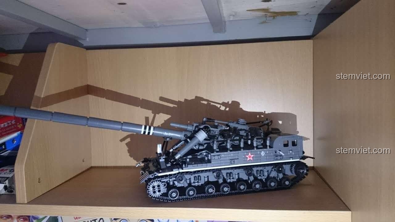 Góc nhìn phía trước của mô hình T-92, nổi bật với nòng pháo dài và các chi tiết trên thân xe.