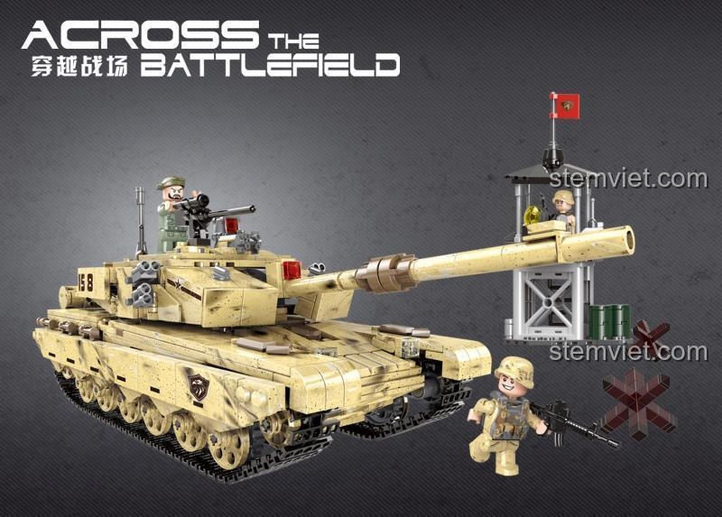 Ảnh review thực tế phần khung gầm của bộ xếp hình Xingbao 6021, cho thấy hệ thống bánh xích chi tiết.