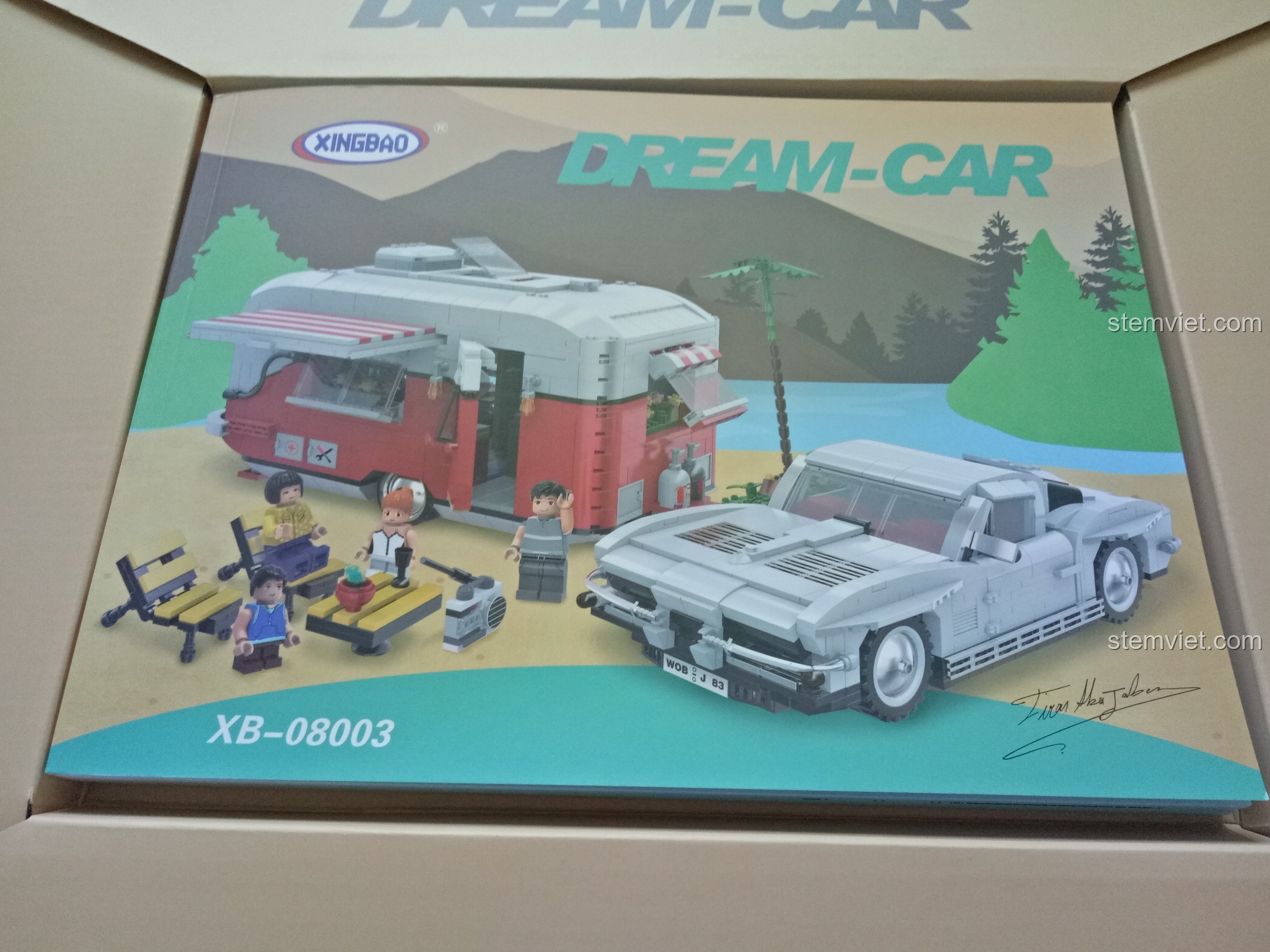 Sách hướng dẫn dày của bộ lắp ráp Xingbao XB-08003 Xe cắm trại dã ngoại, cho thấy độ chi tiết của sản phẩm.