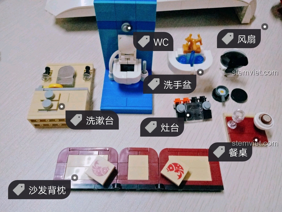 Chi tiết rèm cửa bằng vải caro độc đáo đi kèm trong bộ lắp ráp nhà moóc.