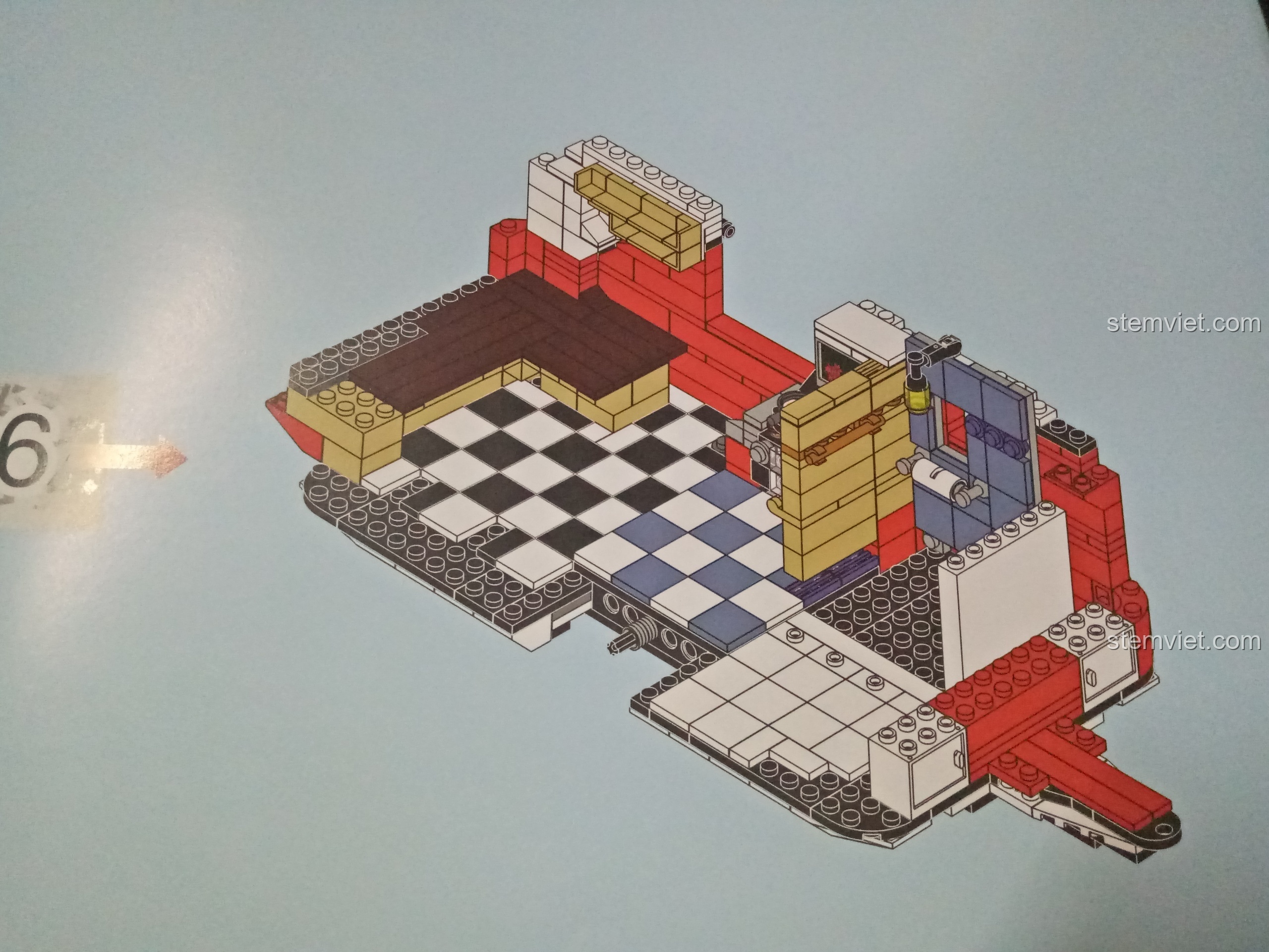 Nội thất nhà moóc đang dần hình thành với khu vực bếp, sofa và sàn caro.