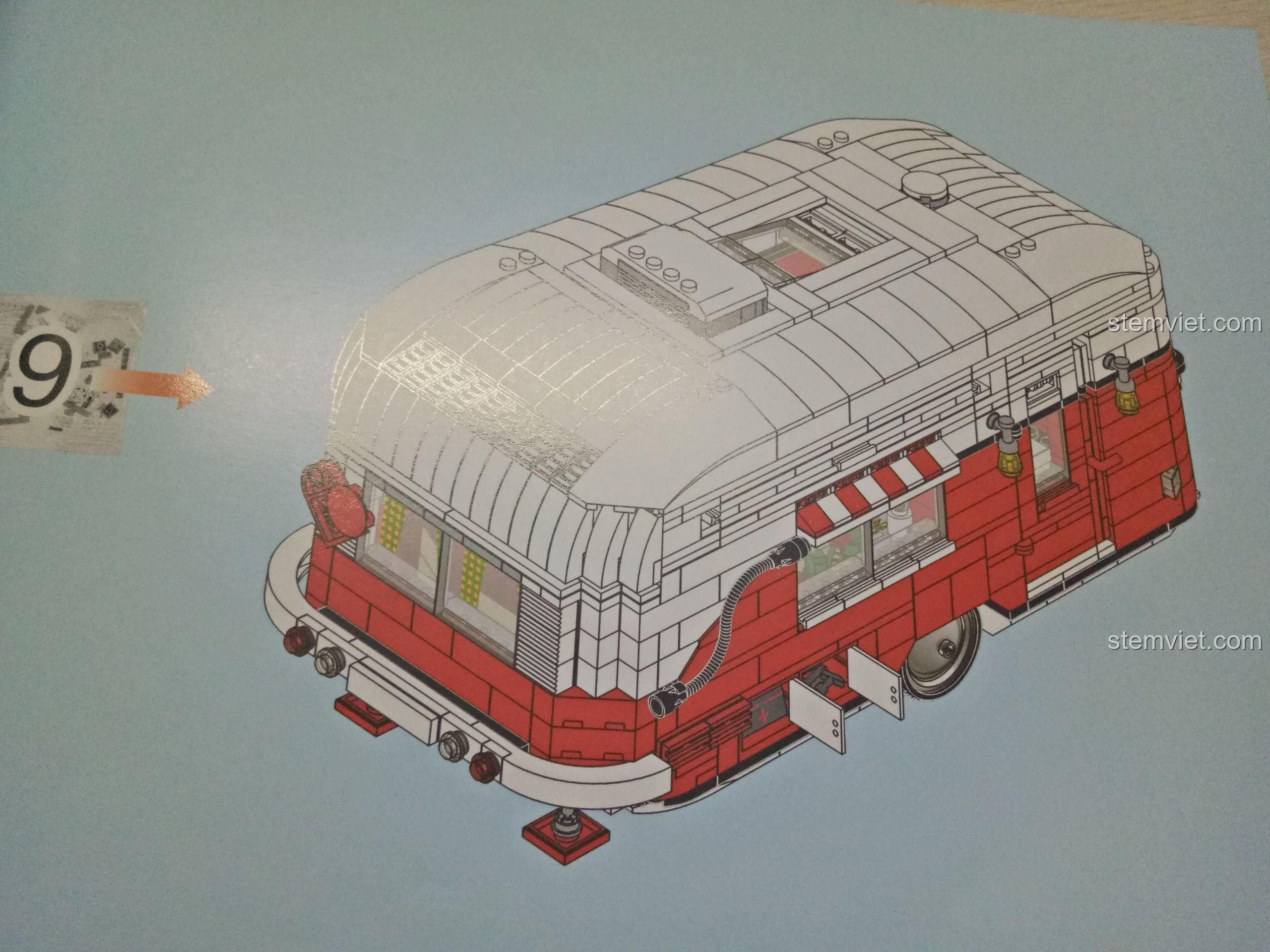 Các túi chi tiết để lắp ráp phần mái và hoàn thiện bên ngoài nhà moóc.