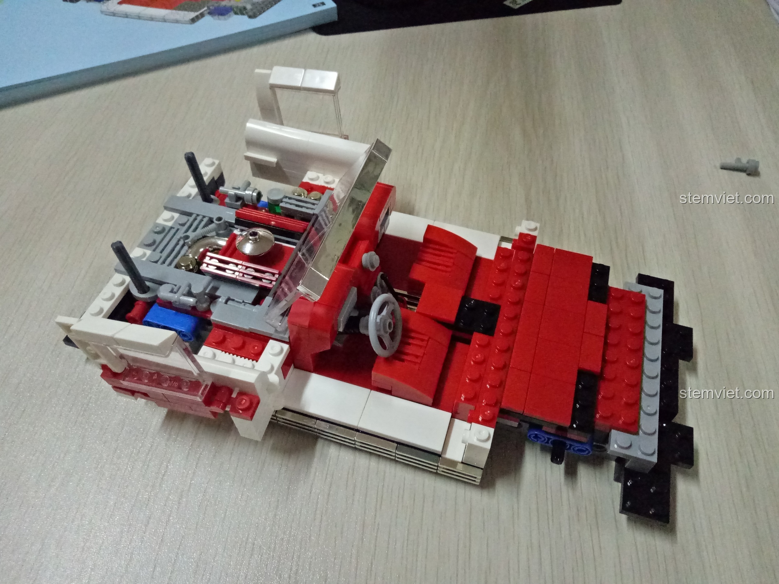 Sơ đồ hướng dẫn lắp ráp phần mui và thân vỏ của xe hơi cổ điển từ bộ đồ chơi lắp ghép Xingbao.