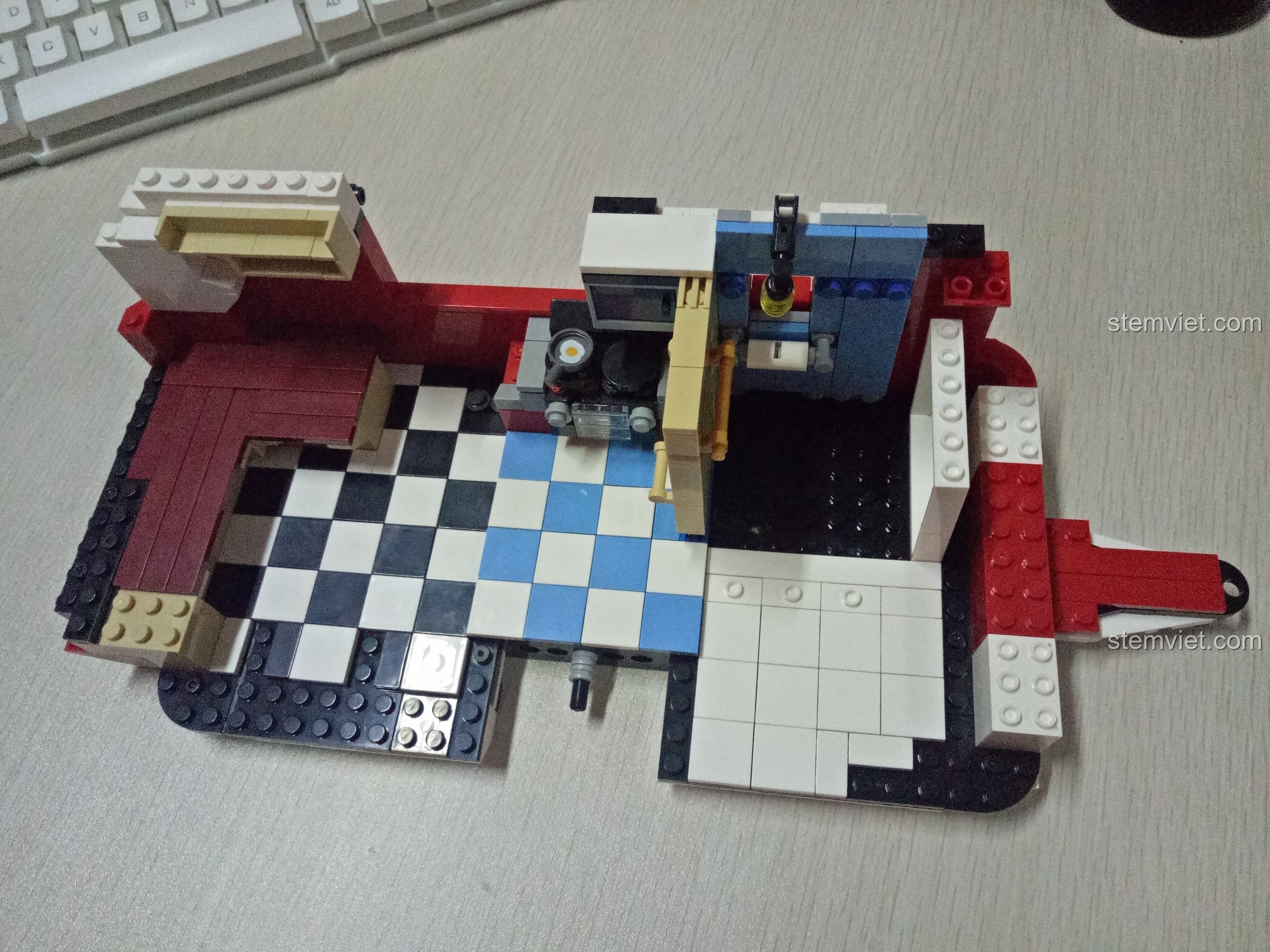 Các túi chi tiết để xây dựng phần tường và các vật dụng trang trí cho nhà moóc.