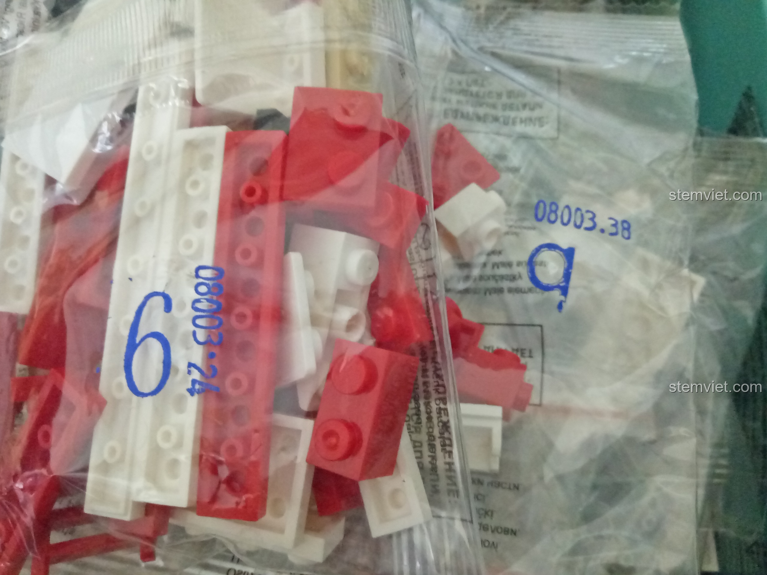 Phân biệt túi số 6 và số 9 trong bộ lắp ghép Xingbao XB-08003 nhờ cách đánh dấu rõ ràng.