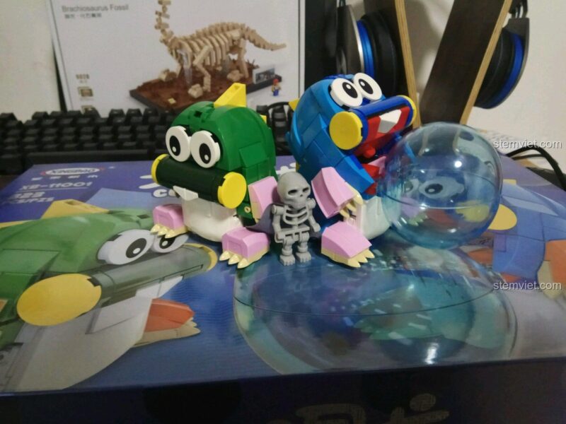 Kích thước thực tế của mô hình Cặp Rồng Bong Bóng XB-11001 so với minifigure bộ xương.