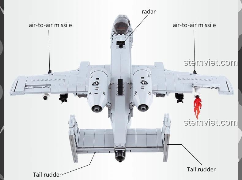 Góc nhìn từ trên xuống của mô hình Thần sấm A-10 XB06022, khoe trọn vũ khí và radar.