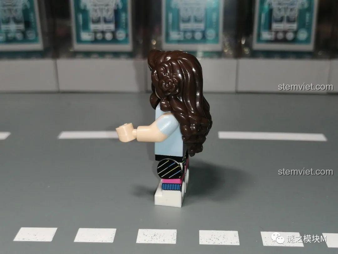 Minifigure Agnes từ bộ đồ chơi XINH X0306 Minifigures WandaVision, chi tiết sắc nét, phù hợp bé trai 8 tuổi.