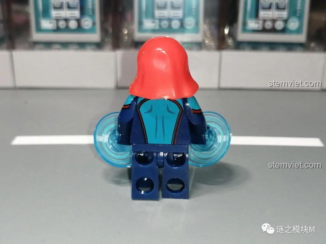 Mặt lưng minifigure Wiccan XINH X0306, thể hiện chi tiết trang phục và áo choàng