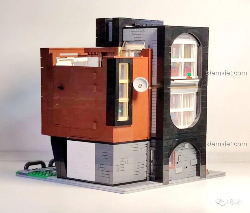 Mặt sau của mô hình biệt thự XMORK 10205 hoàn chỉnh.