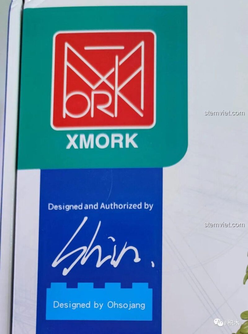Logo thương hiệu XMORK và thông tin nhà thiết kế Ohsojang trên hộp bộ xếp hình 10205.