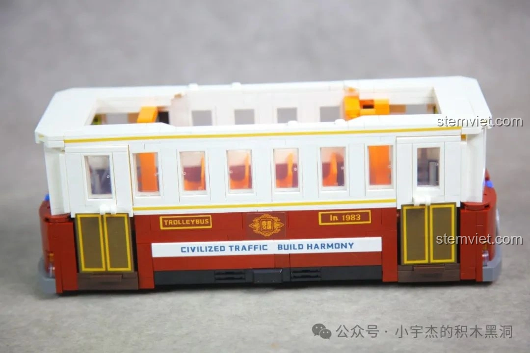 Túi mảnh ghép số 3 của bộ ZHEGAO 991011 Xe Điện Cổ Điển Nostalgic, chứa các chi tiết cho tầng trên và mái xe điện, với màu sắc nổi bật.