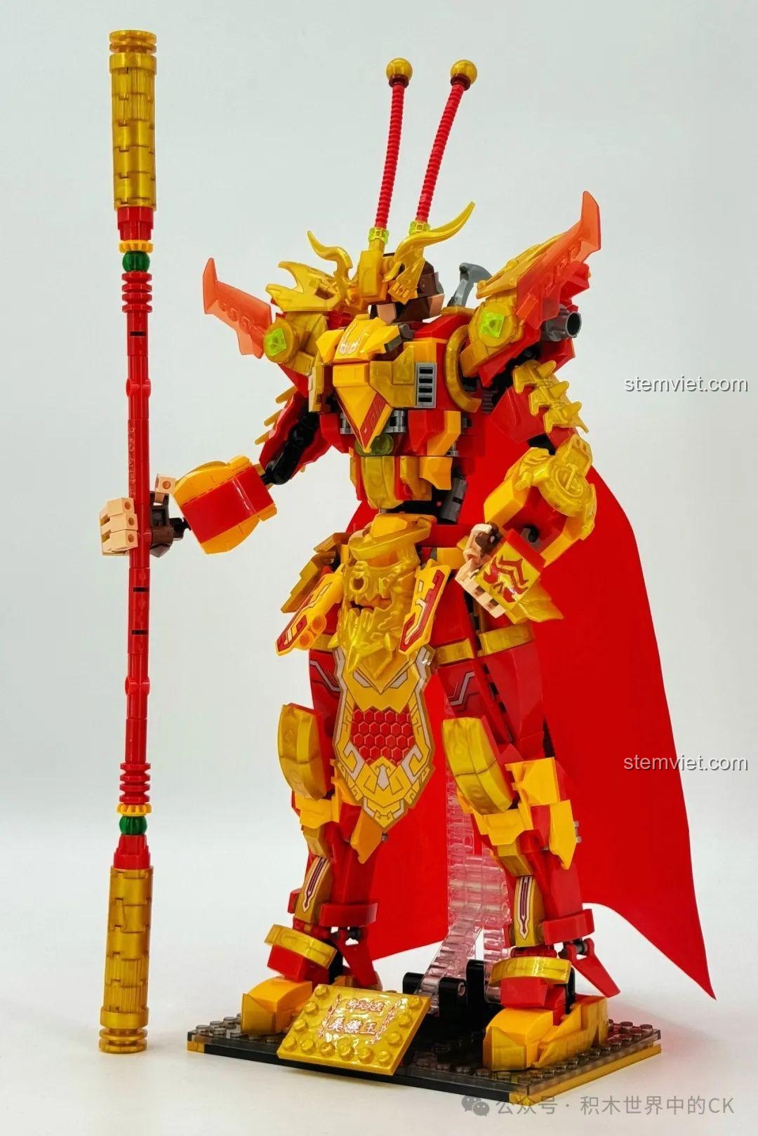 Mô hình Mỹ Hầu Vương Cơ Giáp Tề Thiên Đại Thánh ZHEGAO GZ2027 nhìn từ bên hông. Bộ lắp ghép Mỹ Hầu Vương Cơ Giáp Tề Thiên Đại Thánh ZHEGAO tiết kiệm.