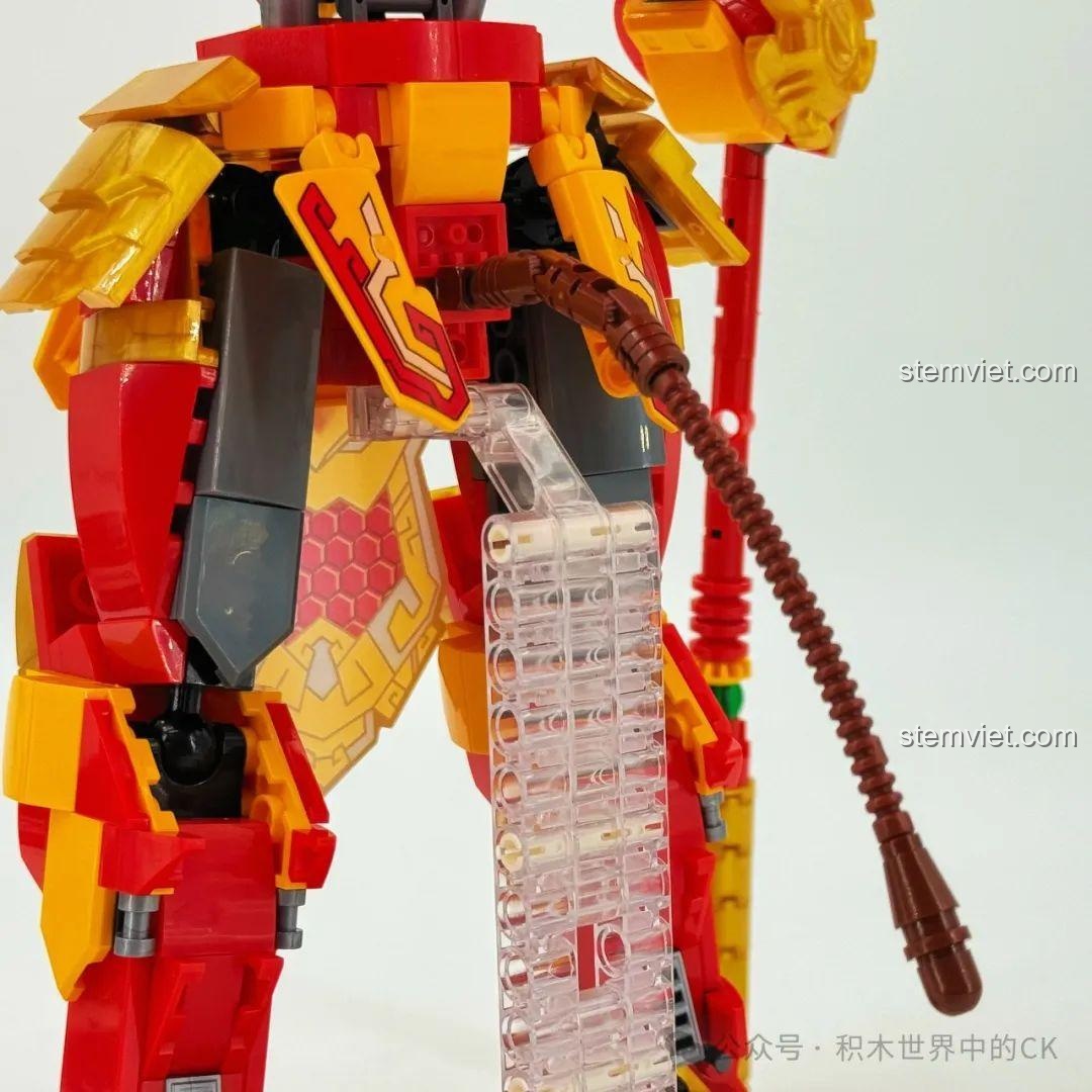 Cận cảnh vũ khí Như Ý Kim Cô Bổng của bộ lắp ghép Mỹ Hầu Vương Cơ Giáp Tề Thiên Đại Thánh ZHEGAO GZ2027. Bộ xếp hình Mô Tôn Ngộ Không Cơ Giáp cho bé trai 6+.