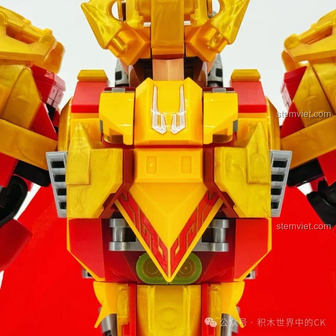 Cận cảnh bàn tay của mô hình Mỹ Hầu Vương Cơ Giáp Tề Thiên Đại Thánh ZHEGAO GZ2027. Bộ lắp ghép Robot Tôn Ngộ Không 27 siêu tiết kiệm.