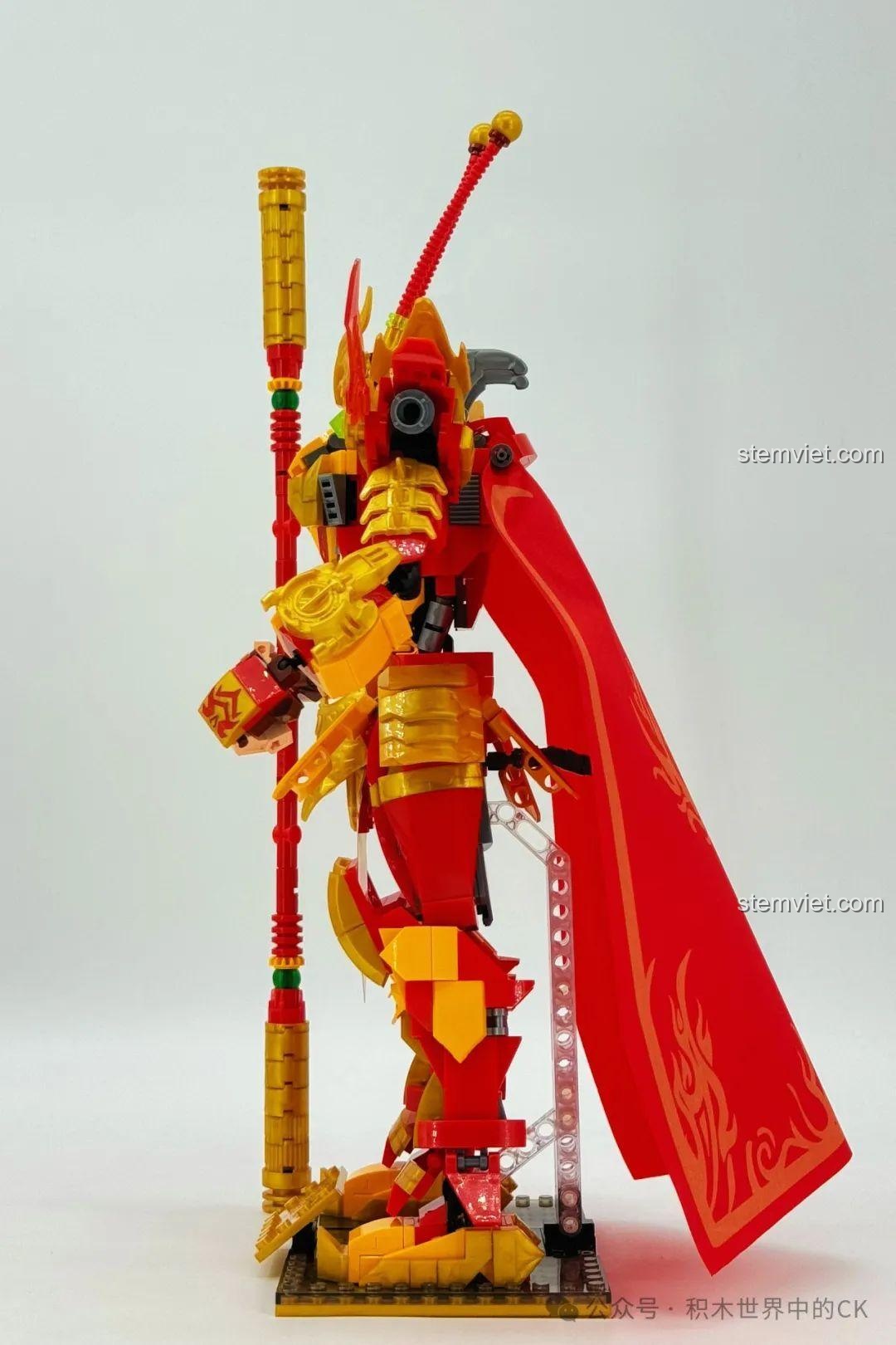 Mặt lưng của mô hình Mỹ Hầu Vương Cơ Giáp Tề Thiên Đại Thánh ZHEGAO GZ2027. Chiến binh Tôn Ngộ Không GZ2027 đáng tiền.