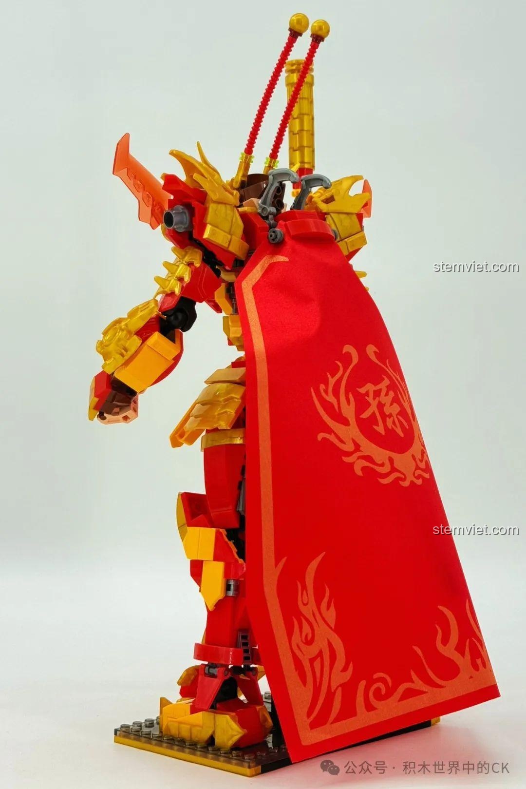 Góc nghiêng phía sau của bộ lắp ghép Mỹ Hầu Vương Cơ Giáp Tề Thiên Đại Thánh ZHEGAO GZ2027. Đồ chơi xếp hình ZHEGAO 27 giá bình dân.