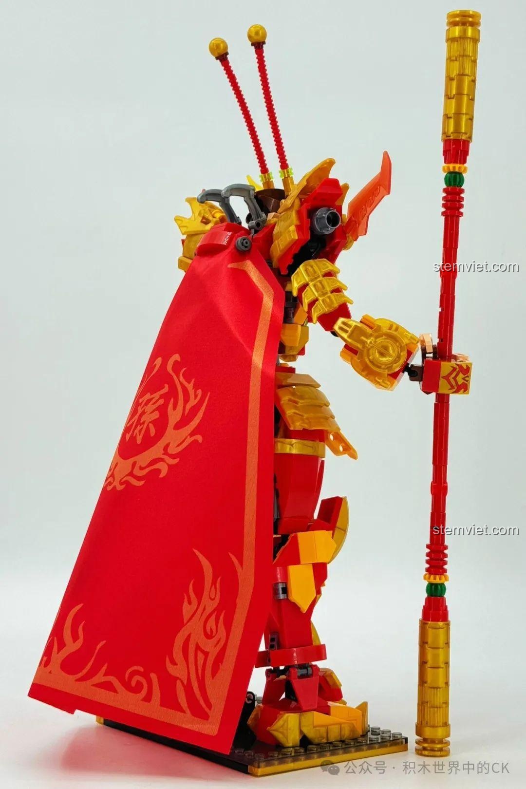 Góc nghiêng phía trước của bộ lắp ghép Mỹ Hầu Vương Cơ Giáp Tề Thiên Đại Thánh ZHEGAO GZ2027. Bộ lắp ráp Mỹ Hầu Vương Cơ Giáp Tề Thiên Đại Thánh 2027 giá hời.