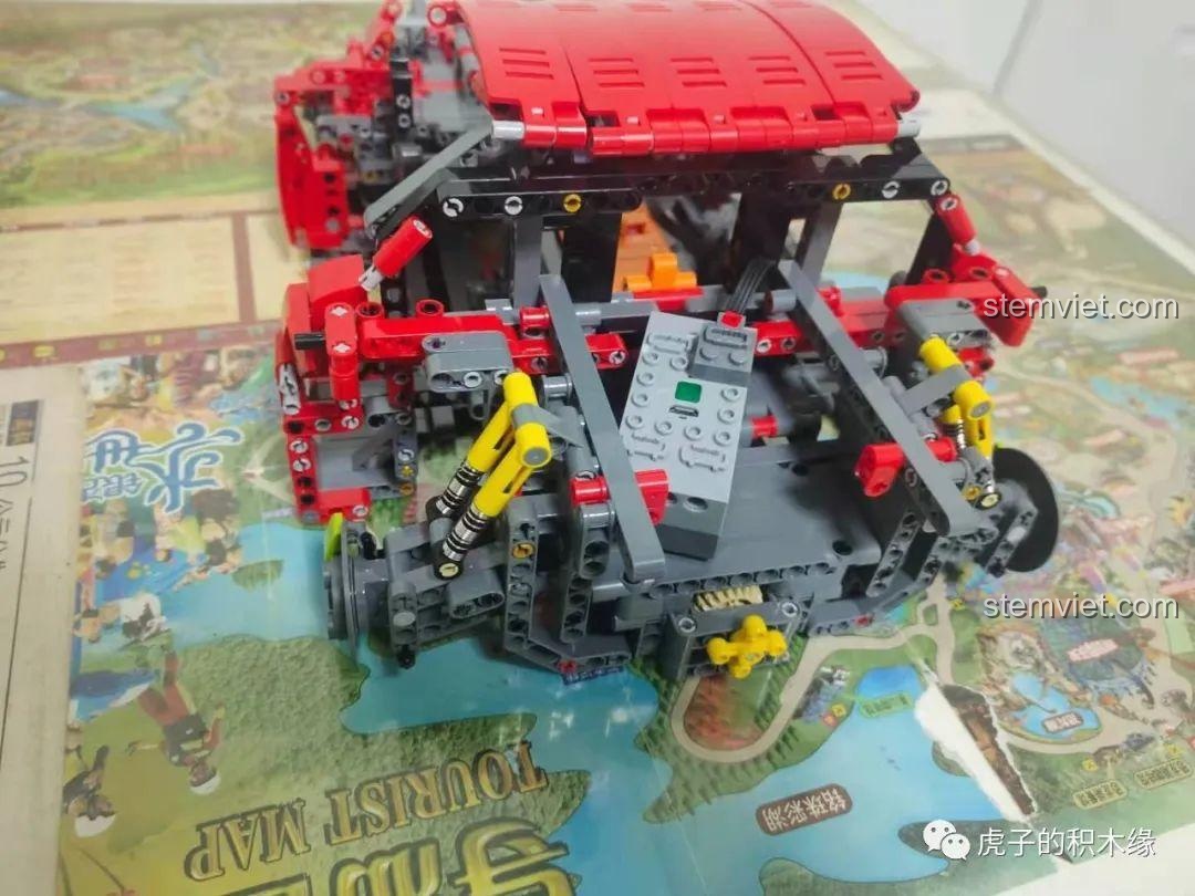 Cận cảnh đầu xe Ferrari F12 màu đỏ.