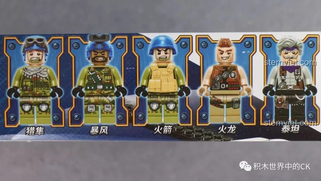 Cận cảnh 5 nhân vật minifigure đi kèm bộ lắp ráp Qman 3208 Chiến Dịch Thiên Mạc, với trang phục và vũ khí đa dạng.