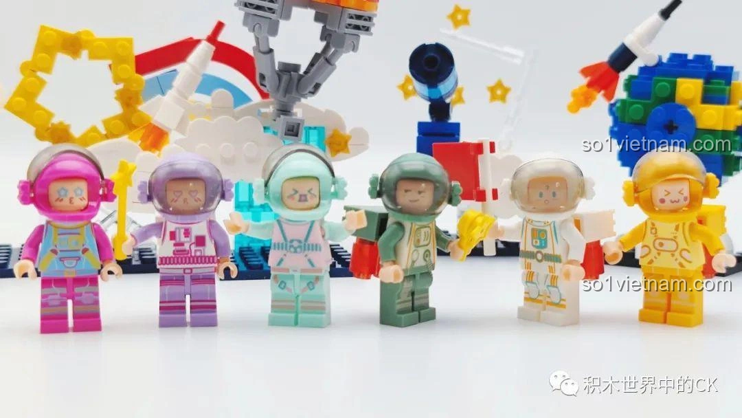 Cận cảnh 6 minifigures phi hành gia mèo con với các màu sắc và biểu cảm khác nhau, thuộc bộ đồ chơi WISE BLOCK HA390213.