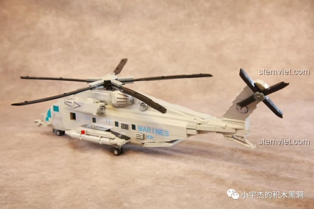 Ảnh chụp toàn cảnh mô hình Trực thăng vận tải CH-53E Super Stallion WOMA C0898 hoàn chỉnh.